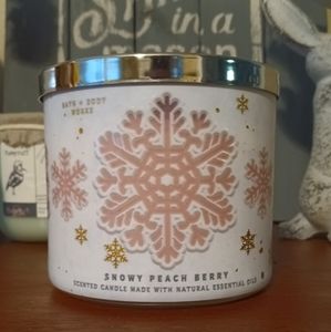 Bath and Body Works Snowy Peachberry 3 Wick Candle
